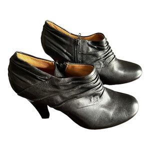 Sofft Florina Black Leather Heeled Zippered Comfort Booties Sz 9